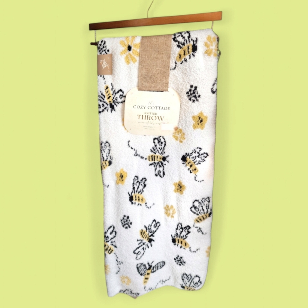 Bumblebee Bees Cozy Cottage Throw Blanket Oversized Soft Knitted Yellow Black